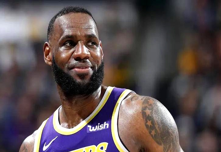 詹姆斯在快船比赛中重返赛场，最后时刻胜出引发热议！全场沸腾不已的简单介绍开云体育官网