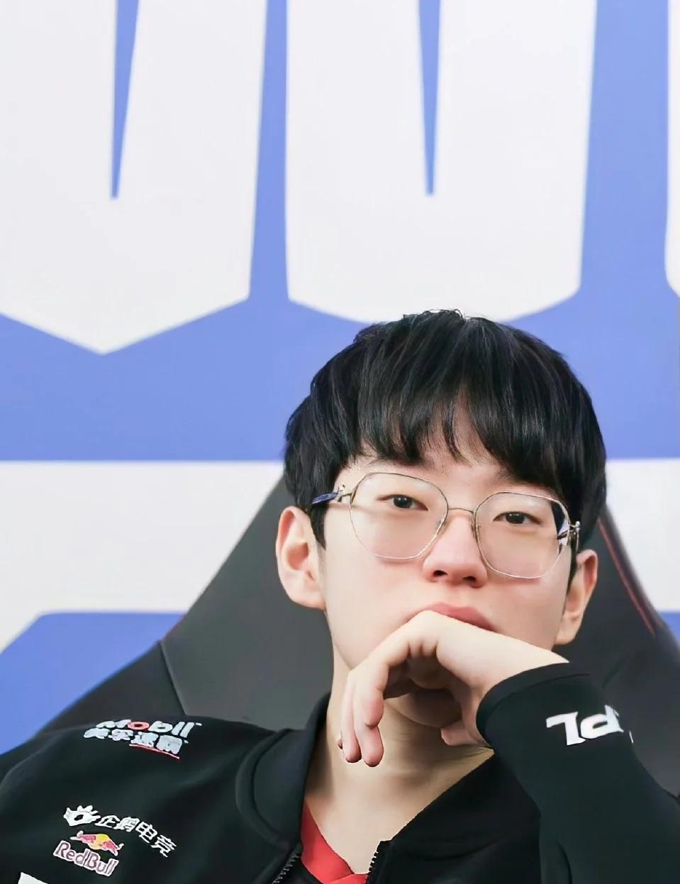 包含Scout回归赛场，逆转首场状态亮眼，DWG观众沸腾！的词条开云体育中国官方网站